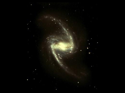 Спиральная галактика с перемычкой NGC 1365 в созвездии Печи