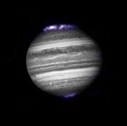Авроральное свечение Юпитера в рентгеновских лучах.