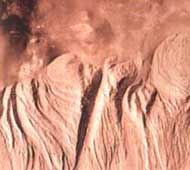 Марс. Поверхность латерального каньона Долины Маринерис