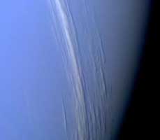 Вертикальный рельеф протяжённых облаков Непту́на