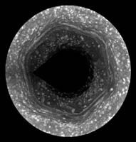 Ещё один более детальный снимок загадочного гексагона́льного шторма на северном полюсе Сатурна с АМС Кассини.