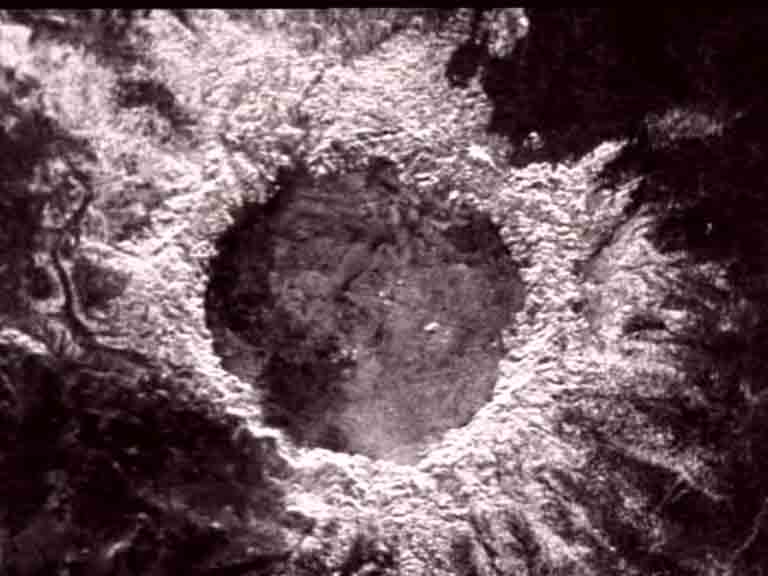Дно метеоритного кратера на Венере