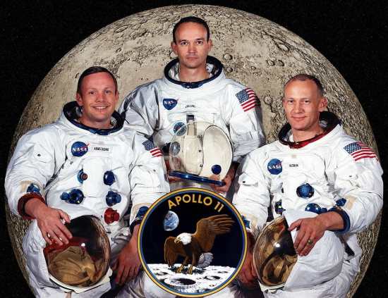 Первые астронавты, побывавшие на Луне.